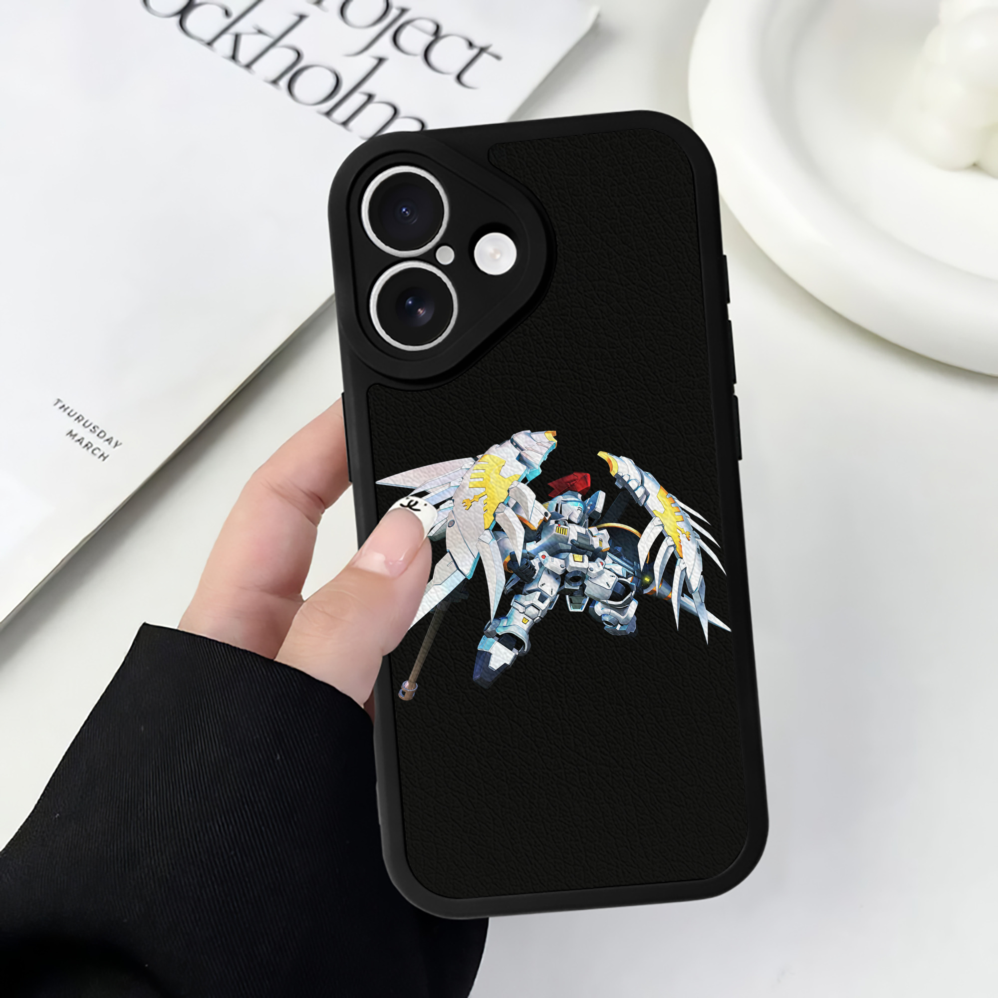 （画像用） 機動戦士ガンダム Mobile Suit Gundam 【iPhone 16シリーズ対応】シリコンスマホケース（レザー調） 材質：シリコン